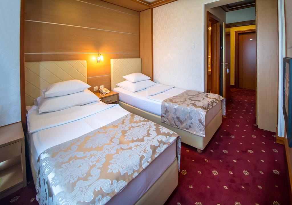 Hotel Cezar Banja Luka Exterior photo